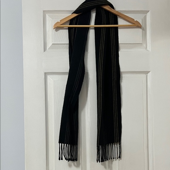 Elegant Black Striped Men's Scarf - Picture 1 of 3
